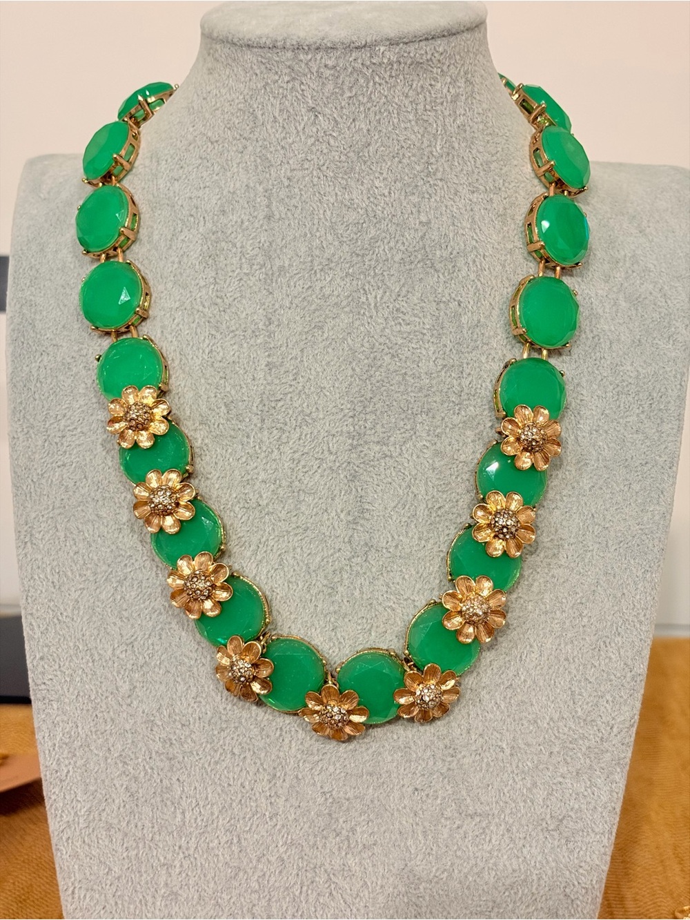 Vintage Talbots green gemstone necklace